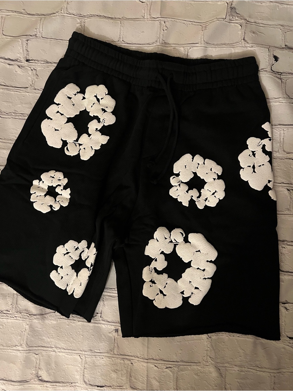 Denim Tears shorts black & White